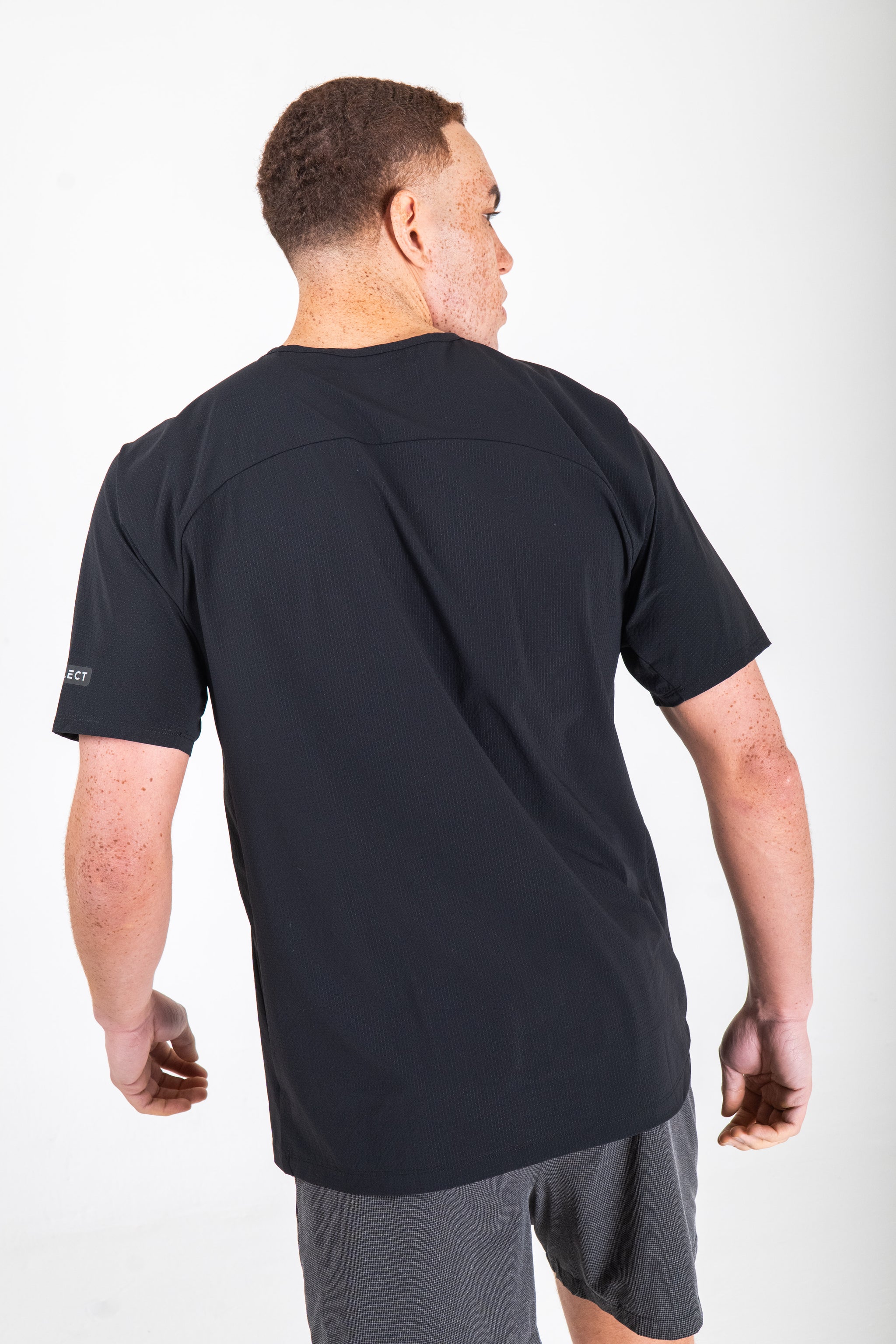 Reflect® Mesh T-Shirt Black — styling detail